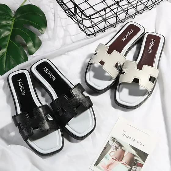 Summer New Style H Sandálias estilo coreano H Chinelos estilo INS Estilo Estudantil Flip-Flops Beach Flip-Flops de praia Soft-Soled Flat Slippers Factory Direct Sales
