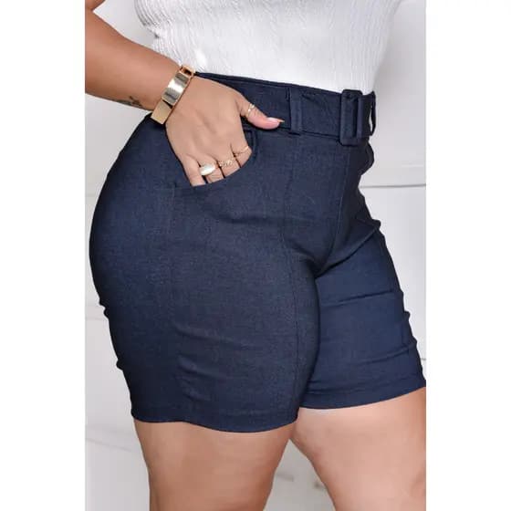 Short Feminino socia Plus Size com Cinto e Fivela