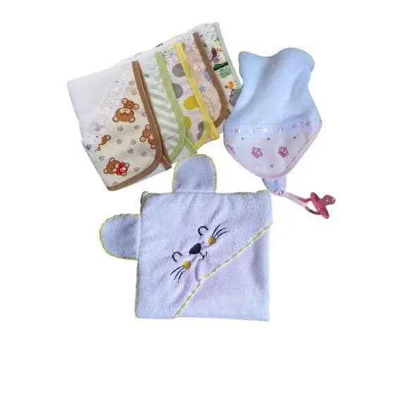KIT FRALDA BOCA COM PRENDEDOR DE CHUPETA + TOALHA BANHO COM CAPUZ FORRADO E BORDADO