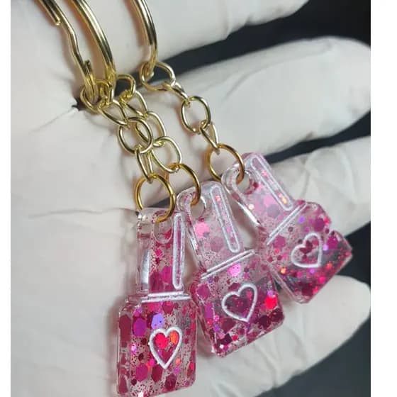 Kit com 20 Chaveiros de Resina em Formato de Esmalte – Pintados à Mão