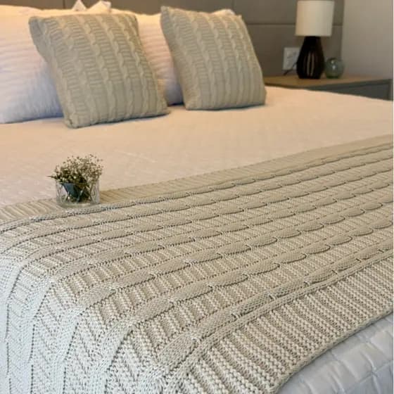 Kit Manta Peseira de Tricot + 2 Capas Almofada Para Cama e Sofá Casal Queen e King Decoração Luxo FI