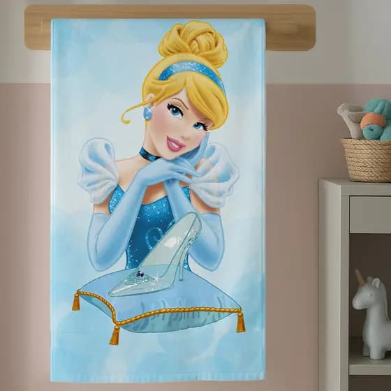 Toalha Estampa Princesa Sapatinho de Cristal Infantil Banho Divertido Fada Madrinha Praia Natação