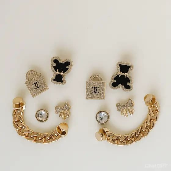 PINGENTE PARA BABUCHE KIT 10 BOTTONS PIN PARA BABUCHE URSO PRATA