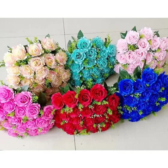 Buquê de rosas com folhagem C/24