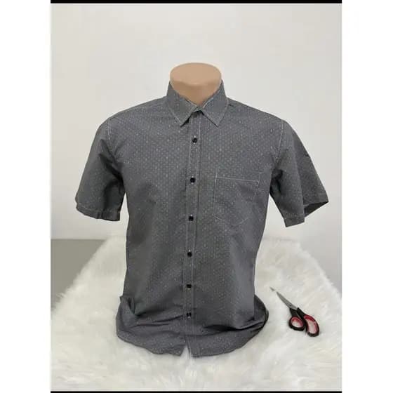 Camisa listrada masculina com bolsos, manga curta 35% algodão 65% poliéster