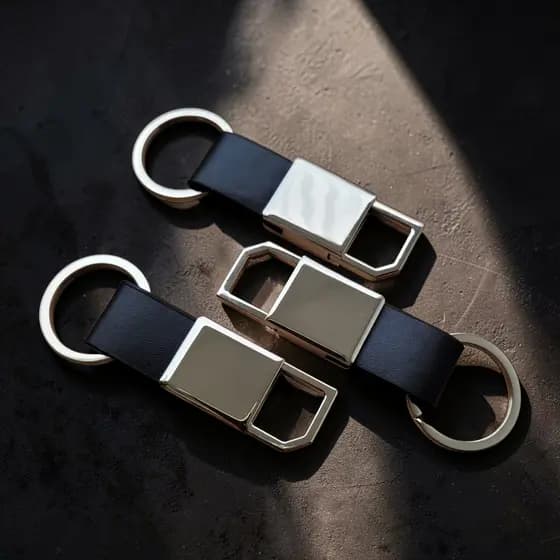 Chaveiro Masculino Premium Metal em Couro Sintético Design Moderno