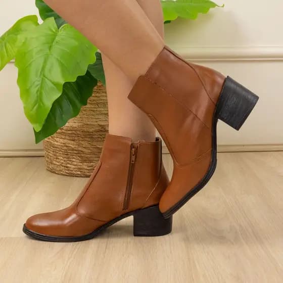 Bota Couro Legitimo Feminina Cano Curto Salto Bloco Confortável Ankle Boot Coturno Caramelo
