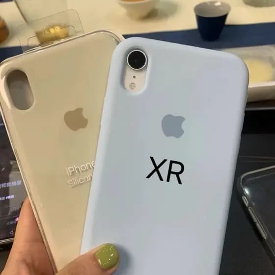 Capa Para IPhone XR Com Logo Case Protetora de Silicone Aveludada