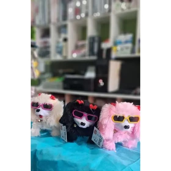 Cachorro de pelúcia a pilha