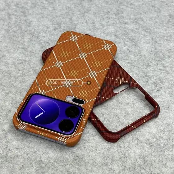 Adequado para a capa do telefone Xiaomi 17Promax, sem cobertura total, padrão de grade com fio dourado luminoso para 17P