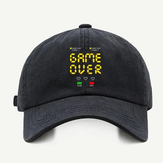 Bone baseball masculino preto Game Over Play ExitCom regualgem cores bege e branco