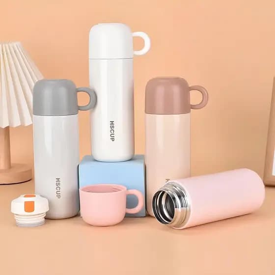 Garrafa Térmica 500ml Com Xícara Para Café e Chá Antivazamento Trava Tampa