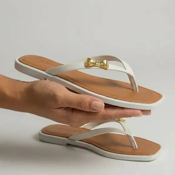Chinelo Feminino com Laço Dourado Conforto Macio Para Quem Busca Estilo e Praticidade
