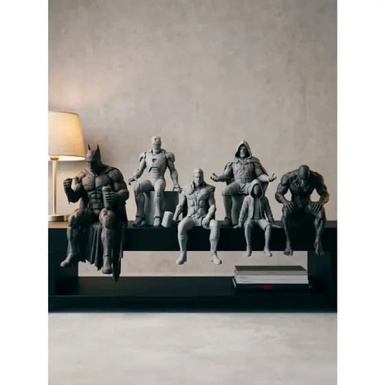 Miniatura Decorativa Sentado – Action Figure Geek para Estante, Mesa e Decoração