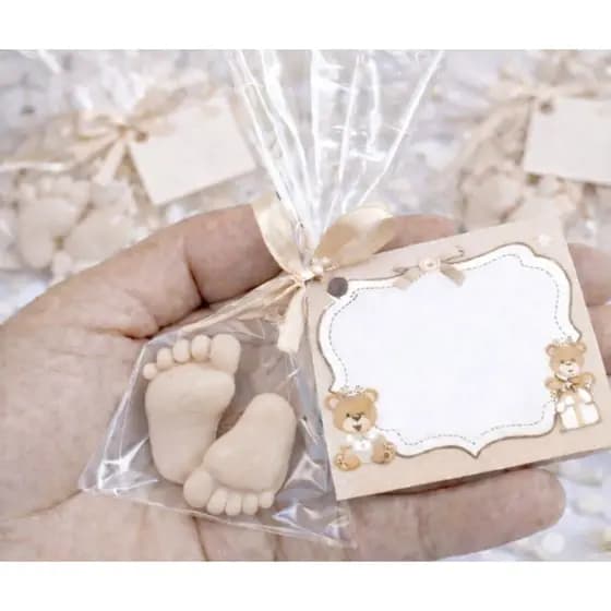 kit 40 Pezinhos 20 pares Lembrancinhas para saída de maternidade com sabonetes perfumados
