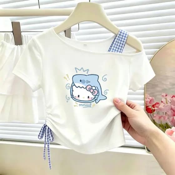 Verão Meninas Ombro Inclinado Manga Curta Camiseta Dos Desenhos Animados Impresso Falso Cordão Elegante Bonito Versátil