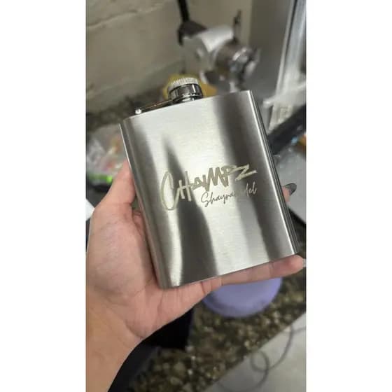 Cantil Porta Bebida De Bolso Em Inox Personalizado com o seu nome 205Ml 7oz