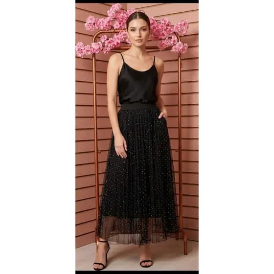 Saia Midi Tule Romantica Com Pedrinhas Em Toda Extensao Corte Evasê
