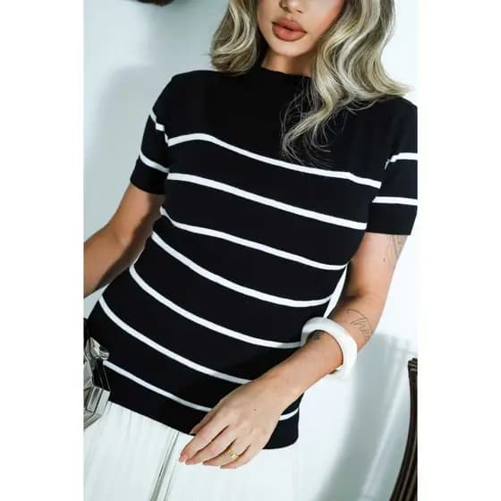 Blusa Feminina Listrada de Tricot Modal Manga Curta Básica Gola Redonda Malhas Moda Atemporal Verão