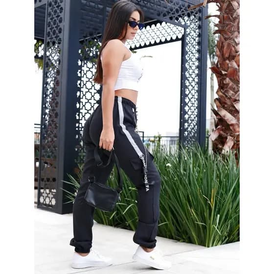 Calça Jogger Bolso Reflectiva Com Corrente