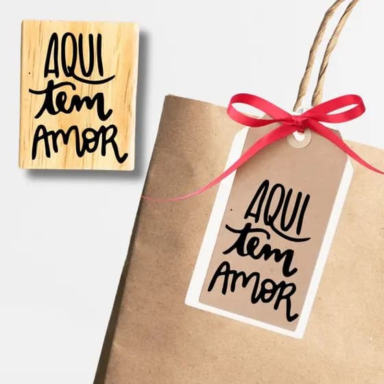 Carimbo Aqui tem Amor 4cmx4cm para sacolas kraft tags personalize sua embalagem
