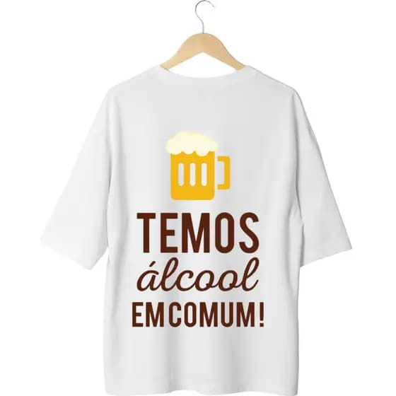 Camiseta Frases Carnaval Temos Álcool em comum T-shirt Blusa unissex Adulto 100% Algodão Meme