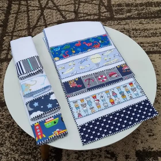 Kit 10 Toalhinhas de Ombro para Bebê Tecido Estampado Acabamento em Pontinho
