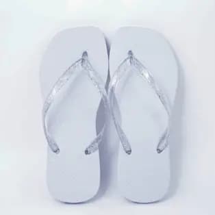 Promoção Kit 30 Pares Chinelo Feminino De Dedo Várias Cores Macio Leve Barato Tira Brilhante