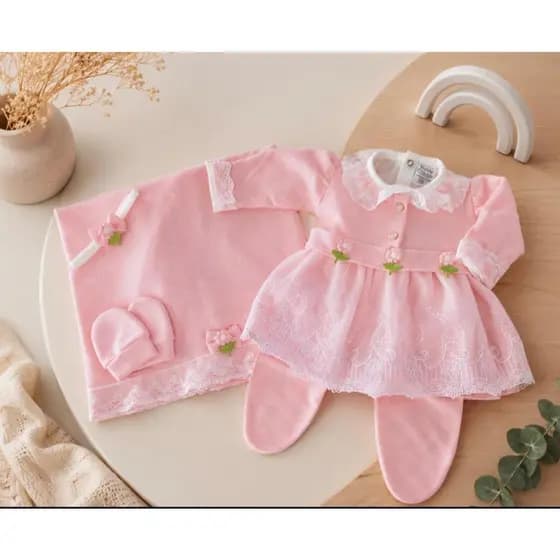 Kit Maternidade Feminino Luxo com Vestido Bordado, Manta e Faixa para Recém-Nascida
