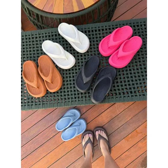 Chinelo de Dedo Nuvem Feminino Sola Anatômica Slide Cloud conforto e antiderrapante