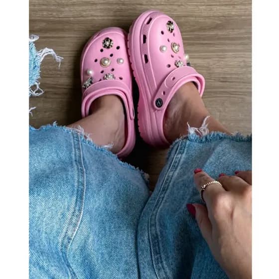 Sandália Chinelo Luxo Feminino Plataforma Babuche Leve e Confortável com Acessórios de Pérolas