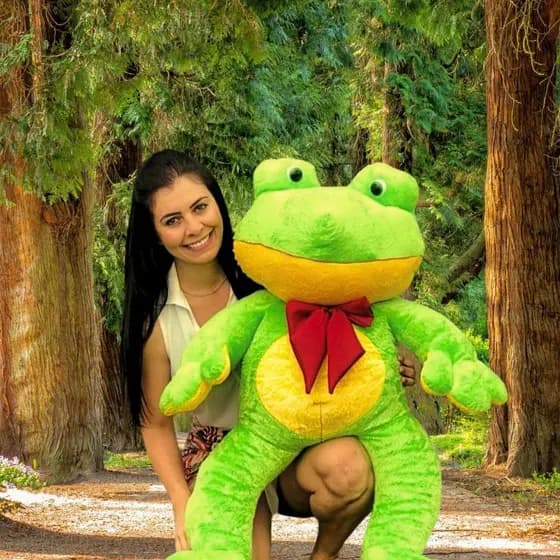 Sapo Gigante De Pelúcia - 1 Metro Verde Com Laço Antialérgico.