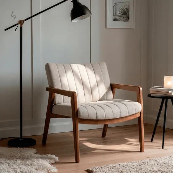 Poltrona Uxuá Moderna Em Linho Bege Estrutura em Madeira Sala de Estar Recepção Escritório Decorativa Luxo