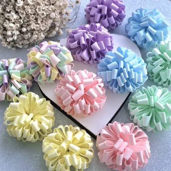 Kit 2 Xuxinhas Pom Pom De Cabelo Com Presilha Garra Dupla Cores Candys