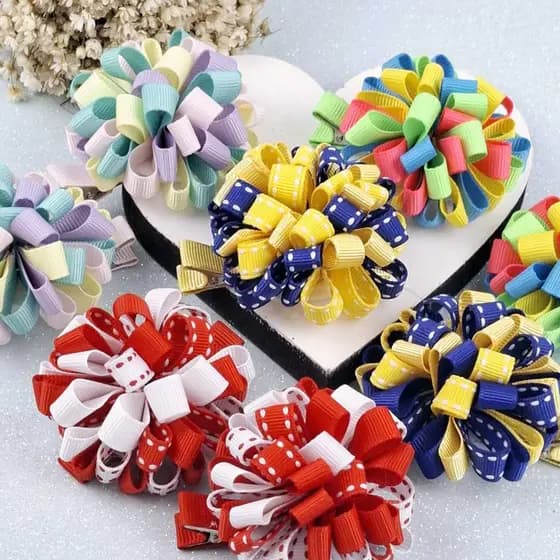 Kit 2 Xuxinha Pom Pom Com Presilha Garra Dupla De Cabelo Cores Diversas