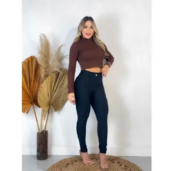 Cropped Canelado de Manga Longa Gola Alta Feminino | Básico e Estiloso