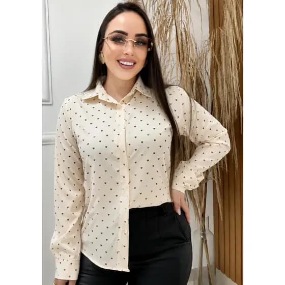 Camisa Feminina Social Manga longa Em Estanpa de Coraçao En Crepinho