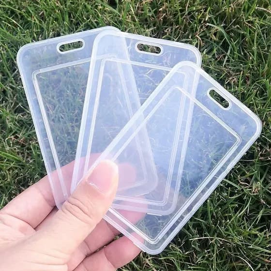Kit 50/100 Und Porta Crachá Transparente em PVC Para Proteger Cartões De Crédito Banco Estudantes Card