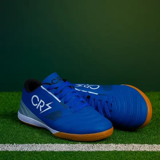 Chuteira CR7 Quadra – Leve, Resistente e Cheia de Estilo