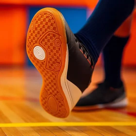 Estilo e Conforto – Seu Novo Tênis de Futsal Masculino Está Aqui