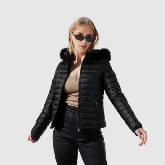 Jaqueta Puffer Forrada Apeluciada com Capuz Feminina