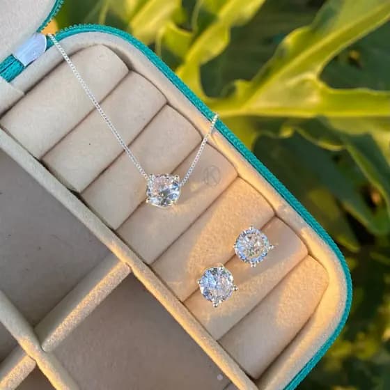 Colar e Brinco Ponto de Luz – Semijoias Banhadas em Ouro 18k ou Prata 925 | Elegante e Sofisticado