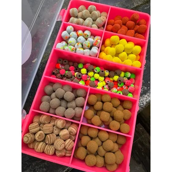 Kit Pesca Completo - 200 Iscas EVA + 50 Miçangas + 50 Hastes + 2 agulhas para fazer a passagem das astes