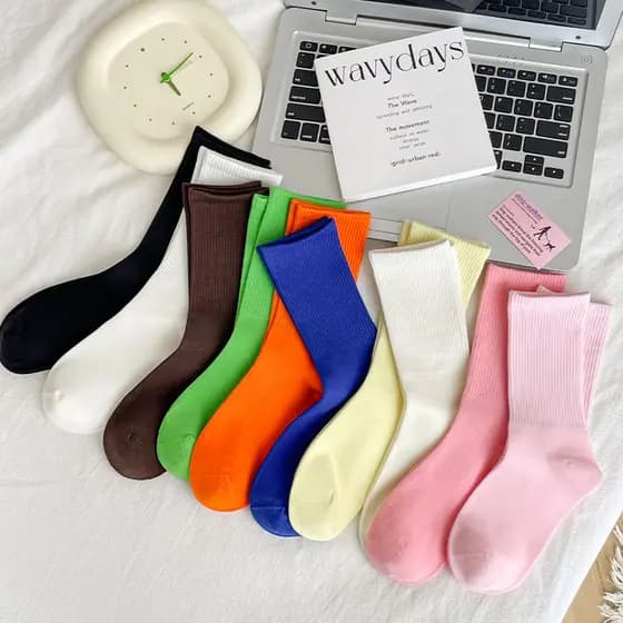 Meias personalizadas de cor sólida básica até a panturrilha para mulheres, meias casuais sem costura de algodão penteado