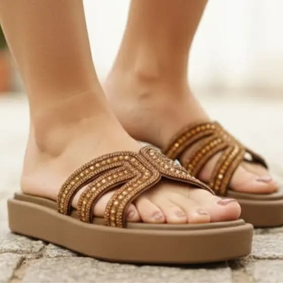 Sandália Feminina Slide Conforto Brilho Strass Chinelo Anatômico Tamanco Feminino Plataforma
