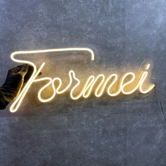Placa Decorativa LED Neon - Formei 60X25cm para Formatura Escolar e Faculdade fundo em Acrílico 3mm
