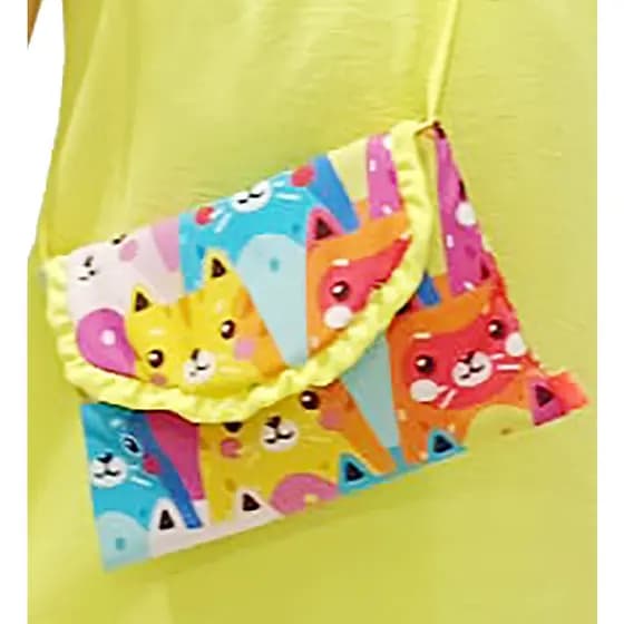 Bolsa com alça amarela e estampa Gatinhos