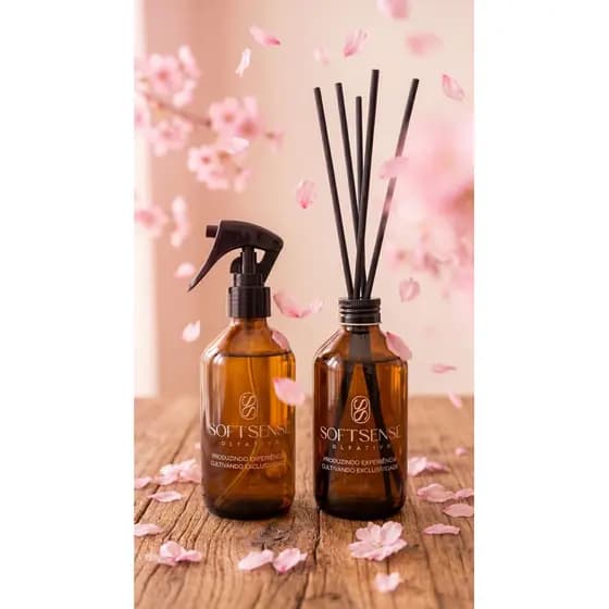 Kit Presente Home Spray e Difusor de Varetas 200ml Flor De Cerejeira Aromatizador Ambiente Cheirinho Tecidos + Brinde