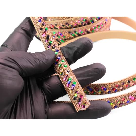 Tira de Strass Meia Cana 13mm Paris - Alta Qualidade - Tira em camurça - 1 metro