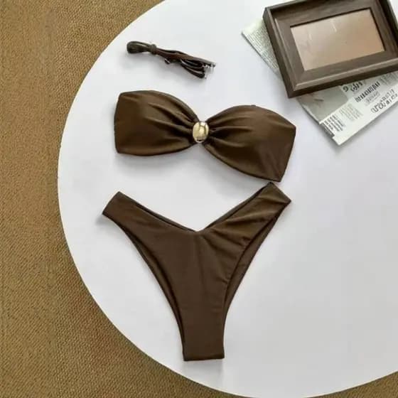 Biquíni Feminino Com Decoração Dividida Em Cor Sólida